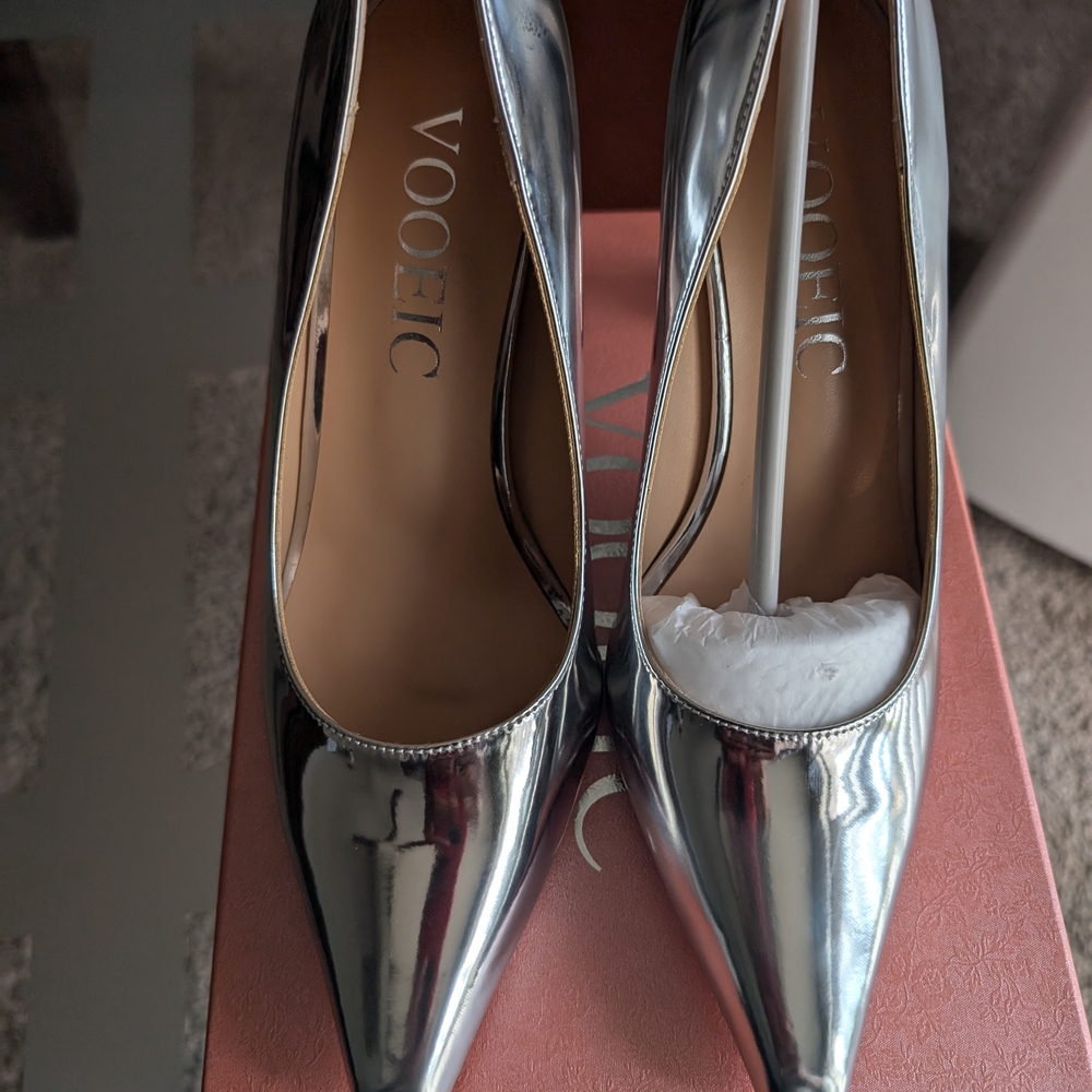 Vooeic Metallic Silver 4inche Heels Size 8